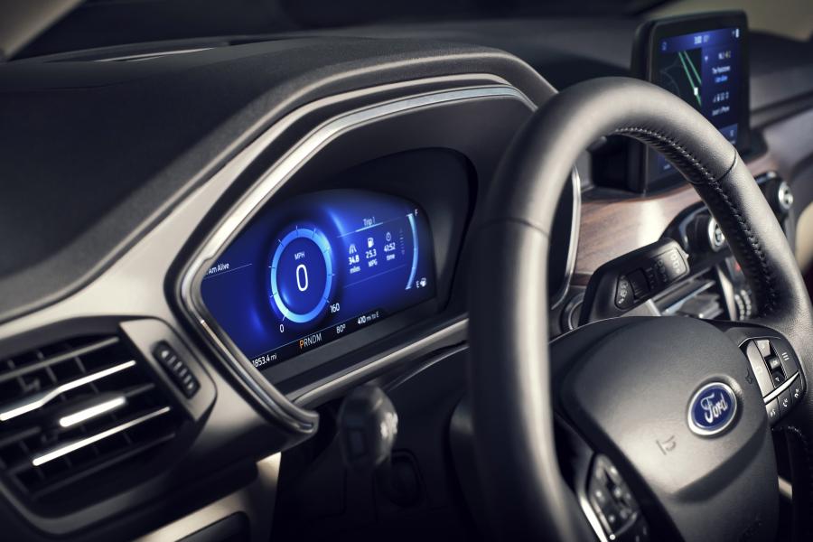 Панель приборов Ford Escape Hybrid SE 2019 года  (NA) (фото 8 из 12)